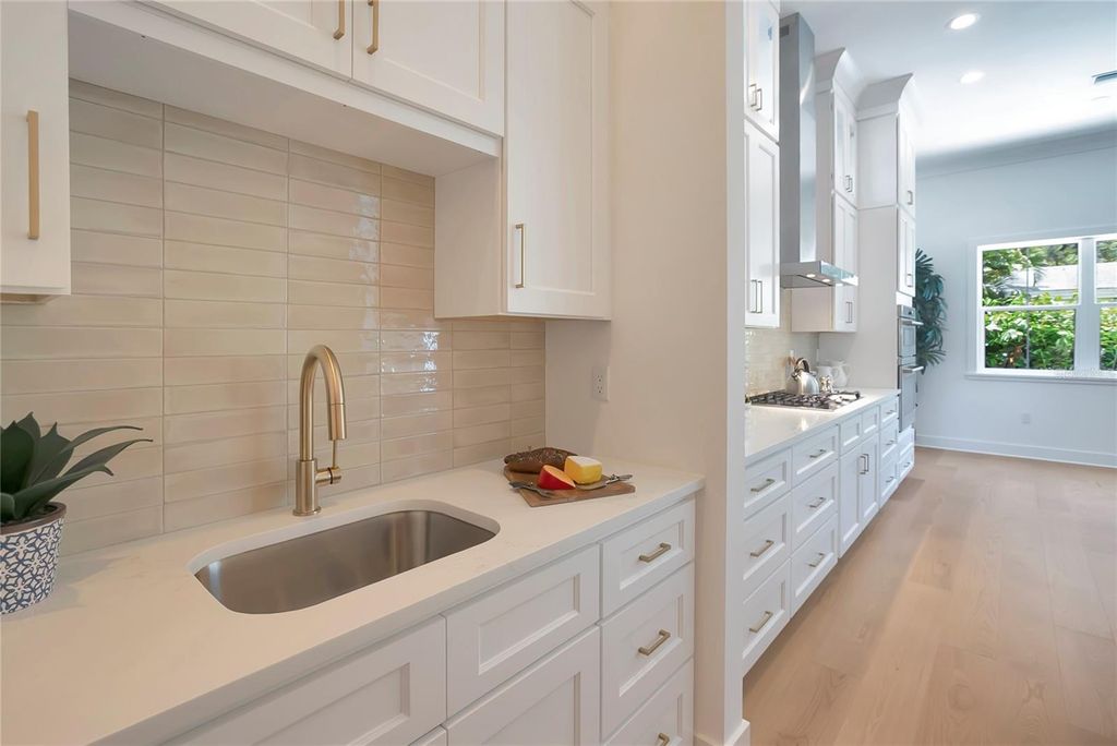 Image 31 of property listing at 3106 W COACHMAN AVENUE, Tampa, FL 33611