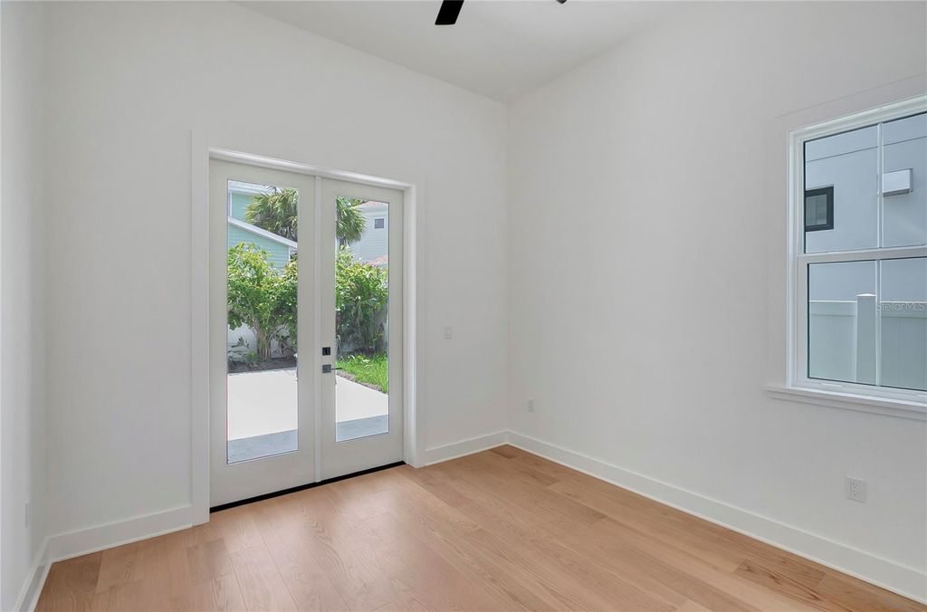Image 36 of property listing at 3106 W COACHMAN AVENUE, Tampa, FL 33611