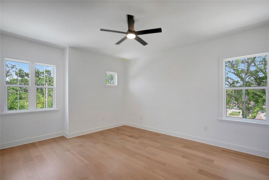 Image 38 of property listing at 3106 W COACHMAN AVENUE, Tampa, FL 33611