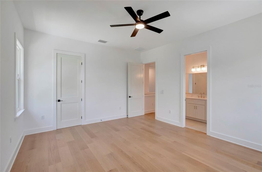 Image 40 of property listing at 3106 W COACHMAN AVENUE, Tampa, FL 33611