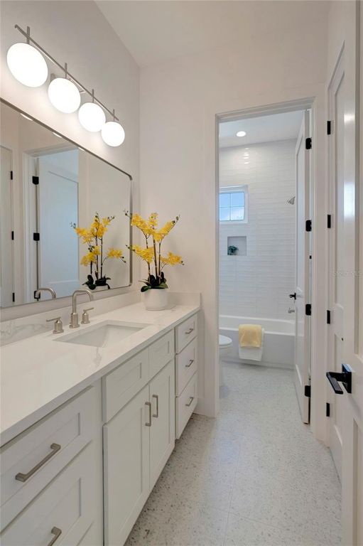 Image 42 of property listing at 3106 W COACHMAN AVENUE, Tampa, FL 33611