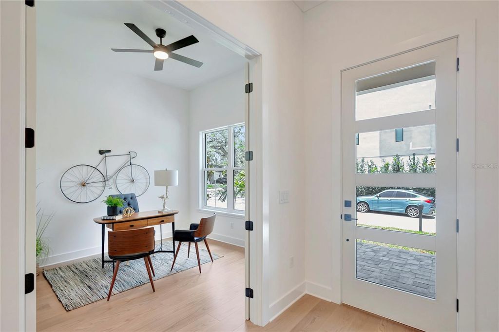 Image 7 of property listing at 3106 W COACHMAN AVENUE, Tampa, FL 33611