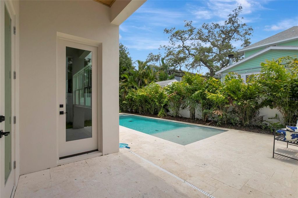 Image 70 of property listing at 3106 W COACHMAN AVENUE, Tampa, FL 33611
