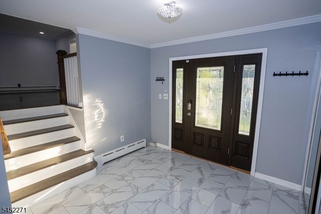 18 Robinhood Dr, Sayreville Boro, NJ 08859