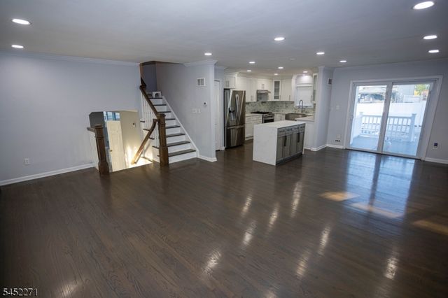 18 Robinhood Dr, Sayreville Boro, NJ 08859