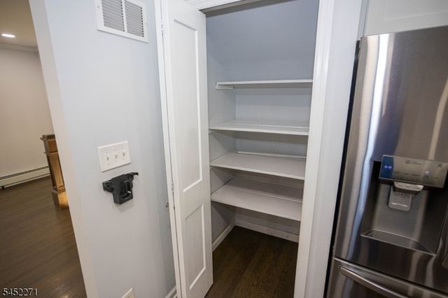 18 Robinhood Dr, Sayreville Boro, NJ 08859