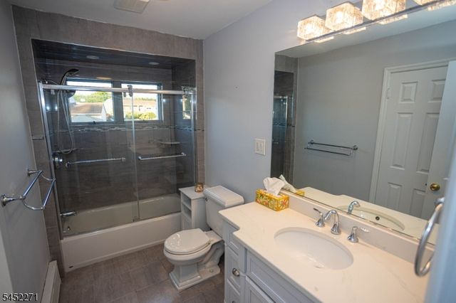 18 Robinhood Dr, Sayreville Boro, NJ 08859
