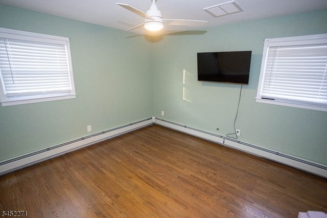 18 Robinhood Dr, Sayreville Boro, NJ 08859