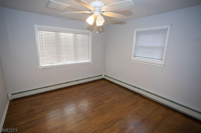 18 Robinhood Dr, Sayreville Boro, NJ 08859