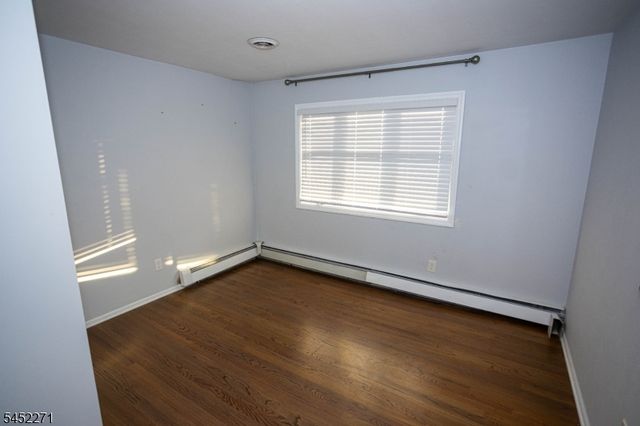 18 Robinhood Dr, Sayreville Boro, NJ 08859