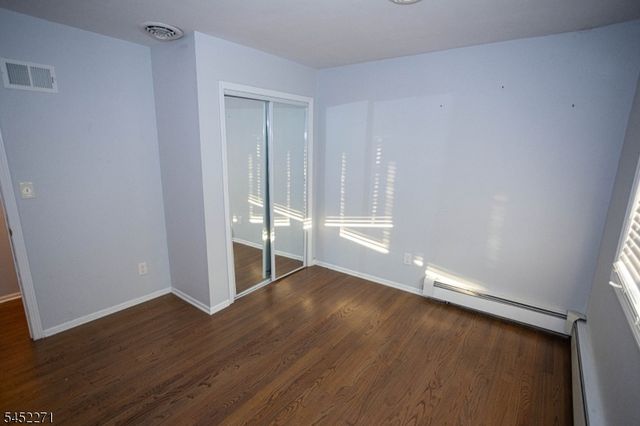 18 Robinhood Dr, Sayreville Boro, NJ 08859