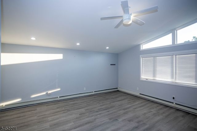 18 Robinhood Dr, Sayreville Boro, NJ 08859