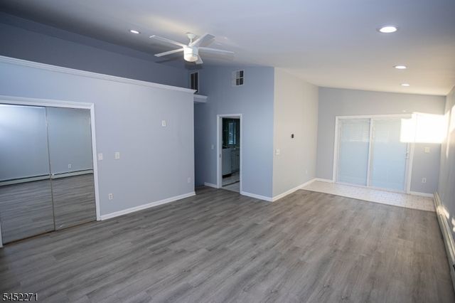 18 Robinhood Dr, Sayreville Boro, NJ 08859