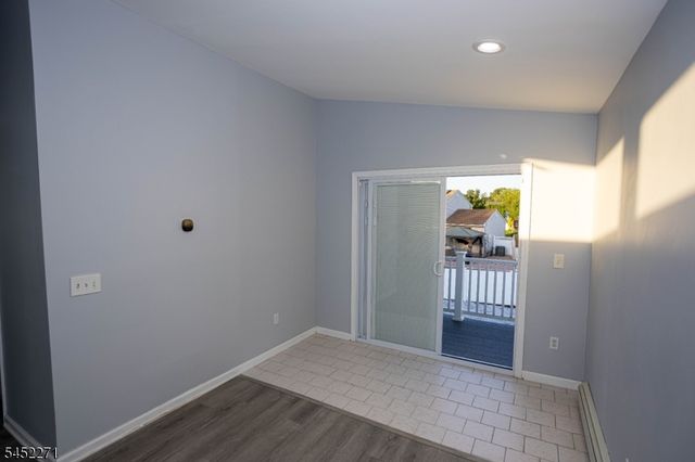 18 Robinhood Dr, Sayreville Boro, NJ 08859