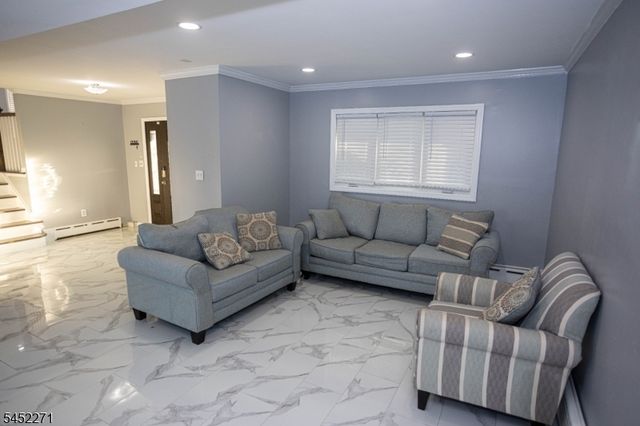 18 Robinhood Dr, Sayreville Boro, NJ 08859