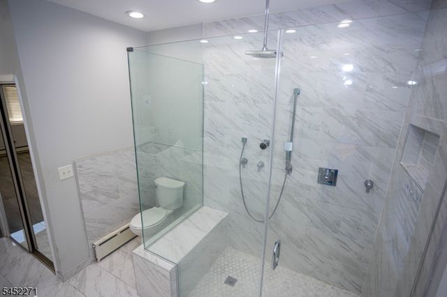 18 Robinhood Dr, Sayreville Boro, NJ 08859
