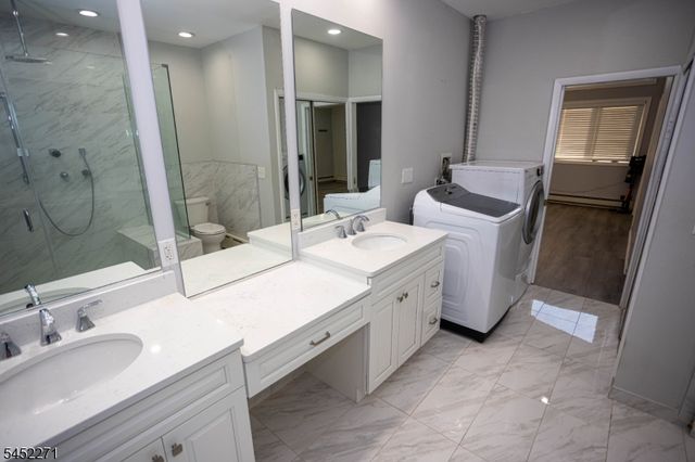 18 Robinhood Dr, Sayreville Boro, NJ 08859