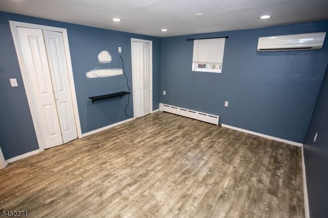 18 Robinhood Dr, Sayreville Boro, NJ 08859