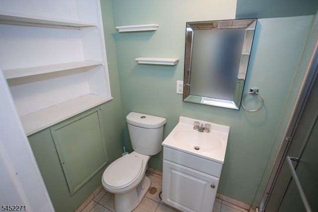 18 Robinhood Dr, Sayreville Boro, NJ 08859