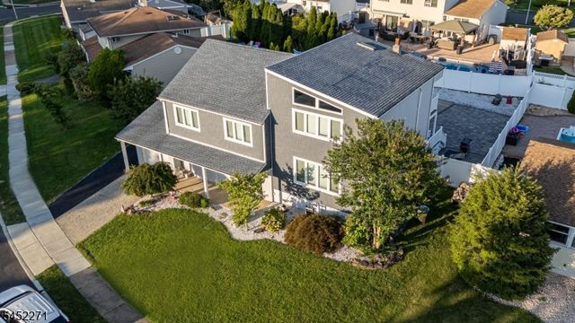 18 Robinhood Dr, Sayreville Boro, NJ 08859