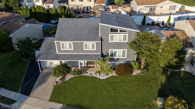 18 Robinhood Dr, Sayreville Boro, NJ 08859