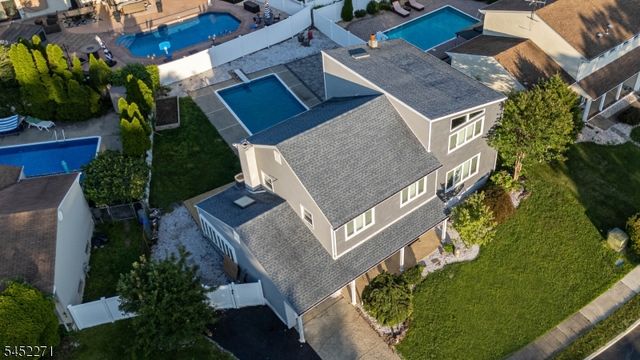 18 Robinhood Dr, Sayreville Boro, NJ 08859