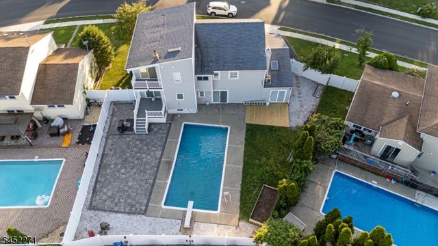 18 Robinhood Dr, Sayreville Boro, NJ 08859