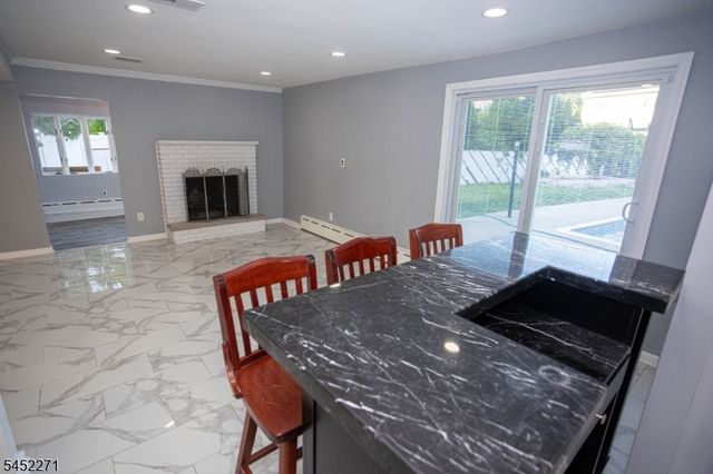 18 Robinhood Dr, Sayreville Boro, NJ 08859