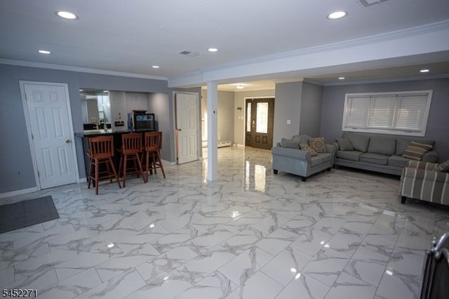 18 Robinhood Dr, Sayreville Boro, NJ 08859