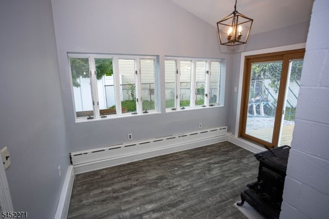 18 Robinhood Dr, Sayreville Boro, NJ 08859