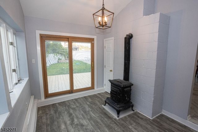 18 Robinhood Dr, Sayreville Boro, NJ 08859