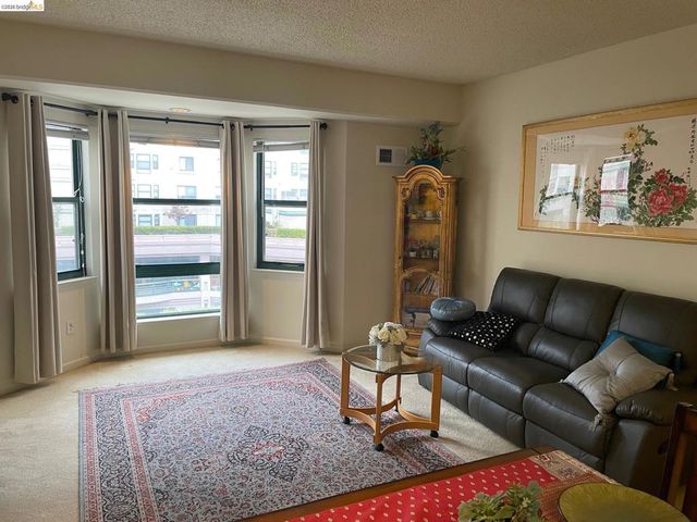 989 989 Webster St 450, Oakland, CA 94607