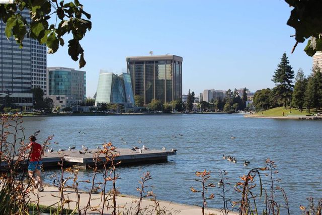 989 989 Webster St 450, Oakland, CA 94607