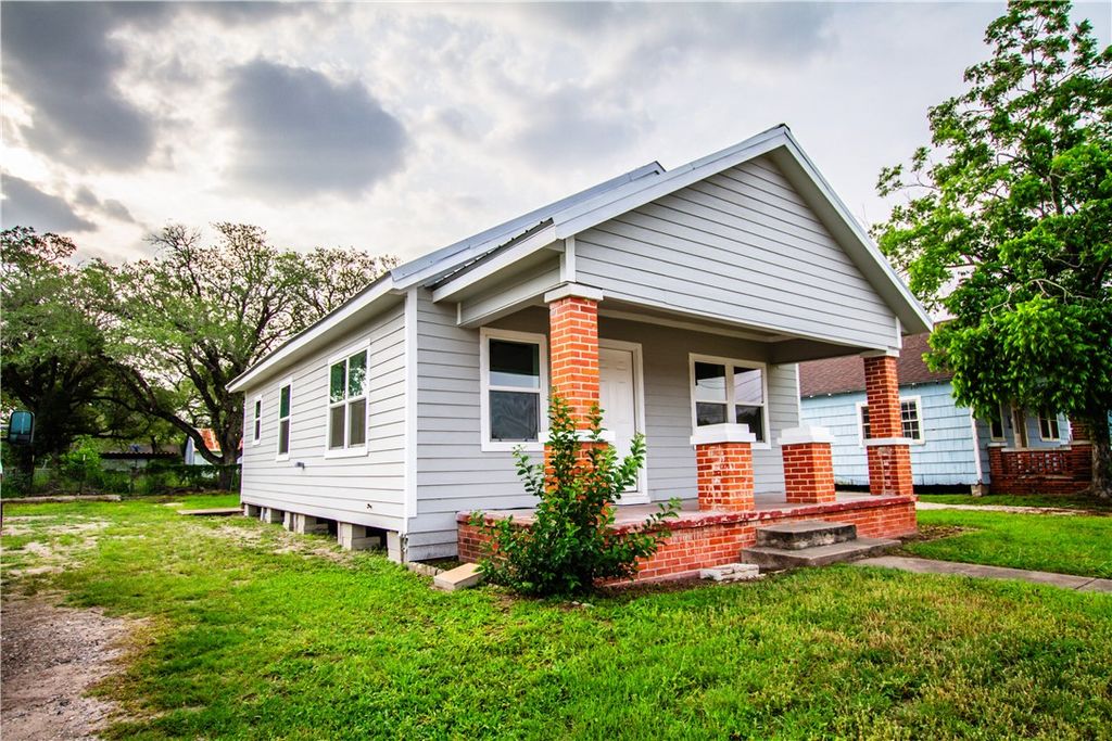 413 South San Patricio, Sinton, TX 78387 — photo 2