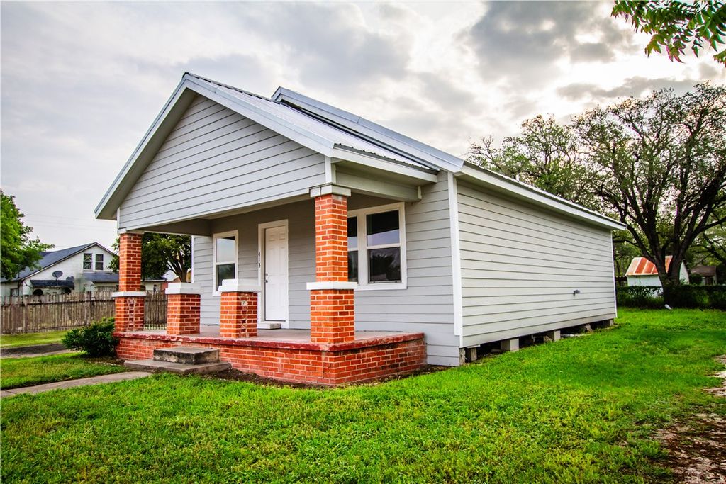 413 South San Patricio, Sinton, TX 78387 — photo 3