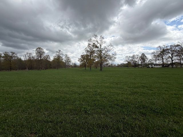 10 Ledford Mill Lane, Normandy, TN 37360