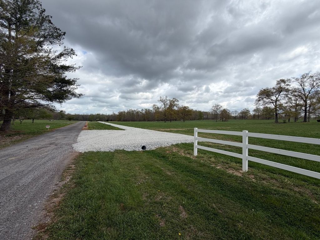 10 Ledford Mill Lane, Normandy, TN 37360