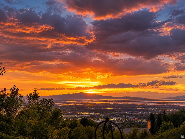978 OAKWOOD DR, Bountiful, UT 84010