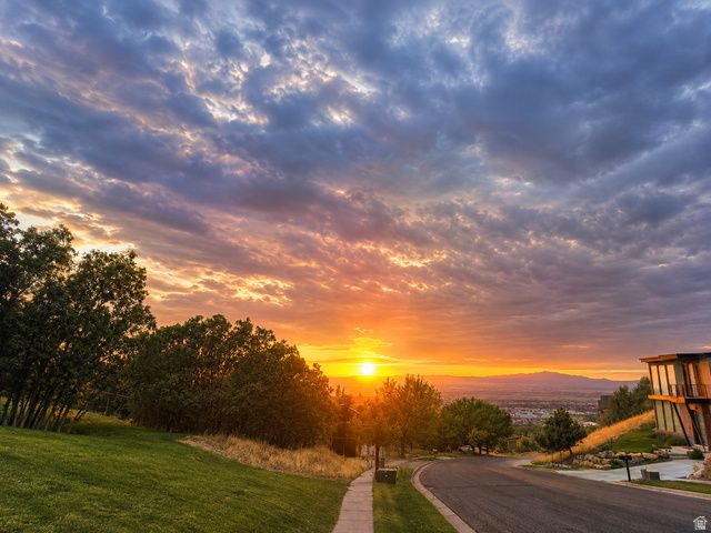 978 OAKWOOD DR, Bountiful, UT 84010