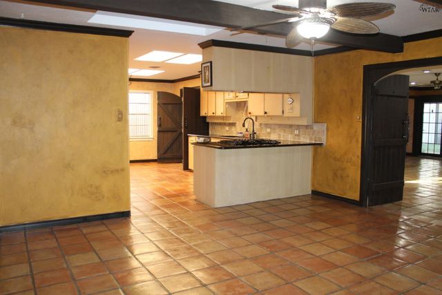 2813 LAMBETH WAY, Wichita Falls, TX 76309