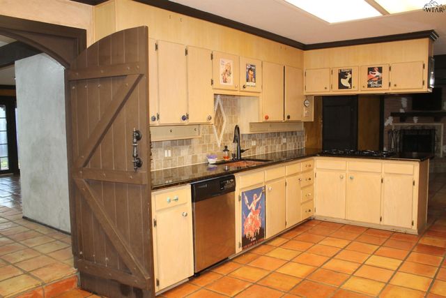 2813 LAMBETH WAY, Wichita Falls, TX 76309