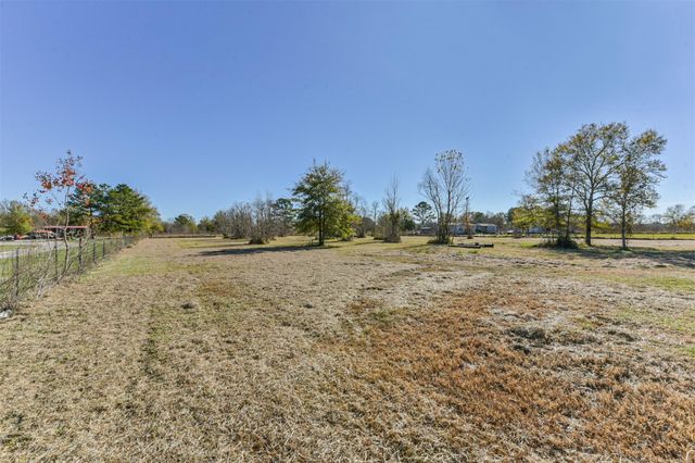 1889 County Road 2068, Hull, TX 77564