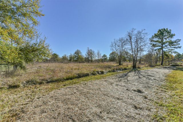 1889 County Road 2068, Hull, TX 77564