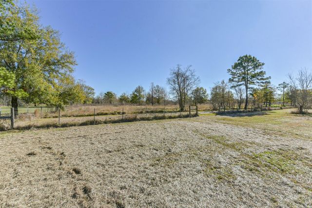 1889 County Road 2068, Hull, TX 77564