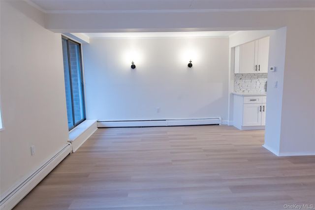 100 Clinton Avenue 2E, Mineola, NY 11504