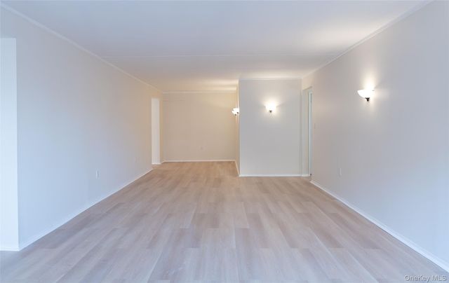 100 Clinton Avenue 2E, Mineola, NY 11504