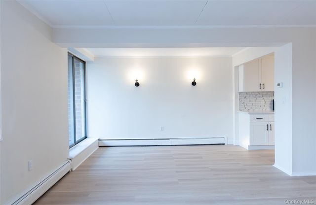 100 Clinton Avenue 2E, Mineola, NY 11504