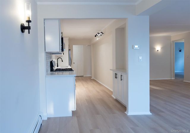 100 Clinton Avenue 2E, Mineola, NY 11504