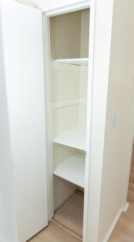 100 Clinton Avenue 2E, Mineola, NY 11504