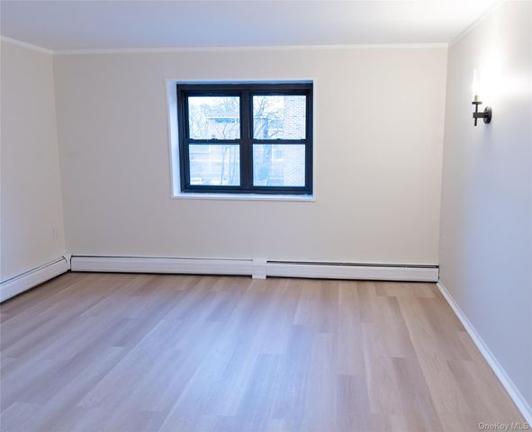 100 Clinton Avenue 2E, Mineola, NY 11504